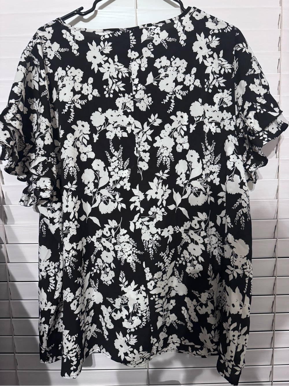 Lane Bryant Black and White Floral Ruffle-Sleeve Blouse - Picture 4 of 8